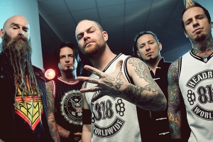 VIDEO: FIVE FINGER DEATH PUNCH – „I Apologize“