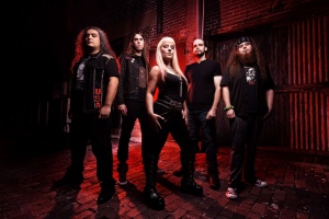 SEVEN KINGDOMS: Americká power metalová pětice vedená ženou
