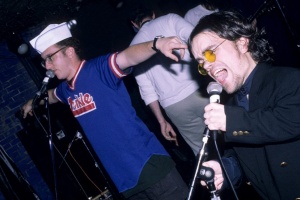 Herec Peter Dinklage byl v 90. letech zpěvákem punkrockové kapely WHIZZY