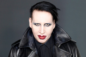 Marilyn Manson bude za flusanec zametat chodníky
