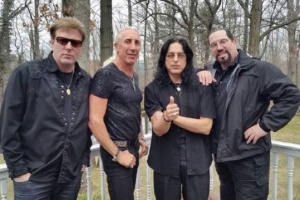 TWISTED SISTER chystají rozlučkové turné, vypomůže jim Mike Portnoy