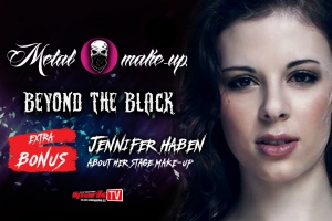 METAL MAKE-UP: Jennifer Haben z BEYOND THE BLACK stačí jen řasy a oční linky.
