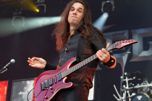 Kytarista Kiko Loureiro potvrdil odchod z MEGADETH: „Potřeboval jsem více svobody.“