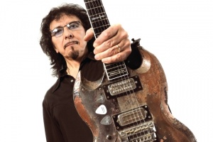 Tony Iommi se zbavil rakoviny