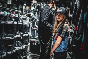 FOTO + VIDEO: Metalshop otevřel největší obchod pro metalisty v Česku!