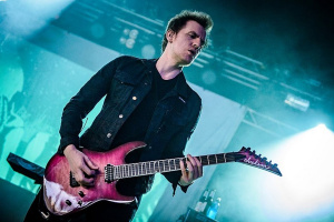 Kytarista Chris Amott opustil DARK TRANQUILLITY
