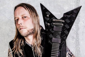 Bývalý kytarista IN FLAMES Jesper Strömblad tvrdí, že by si kapela měla změnit jméno