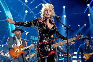 Jak zní spojení JUDAS PRIEST s hvězdou country? Dolly Parton sdílí nový hvězdný singl.