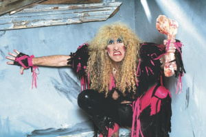 Podle Dee Snidera (TWISTED SISTER) jsou falešná rozlučková turné obyčejný podraz
