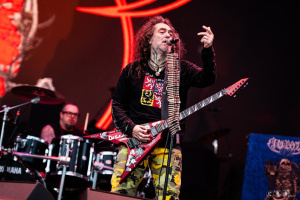 Max Cavalera krotí ego muzikantů: „V tomhle byznysu snadno uvěříte, že jste pupek světa. Ale nejste.“