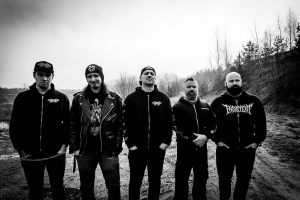 Srpnový Spark uvádí CUTTERRED FLESH: „V Guatemale jsme vystupovali na střeše a náš bubeník místo stoličky dostal plastovou židli, která mu málem uletěla.“