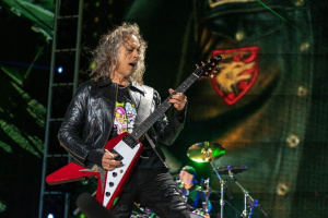„Uklouzni a znič“ - Kirk Hammett sletěl v Dublinu z pódia