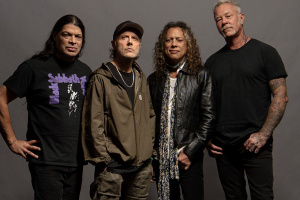 METALLICA zachránila festival Tomorrowland. Po požáru hlavního pódia poskytla náhradní techniku