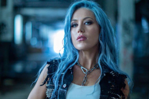 Alissa White-Gluz žasne, jak se povedlo její přestup do DRAGONFORCE udržet pod pokličkou