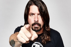 Dave Grohl uctil Lemmyho novou kérkou