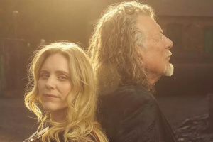 ROBERT PLANT zve na projížďku starým dobrým Chevroletem!