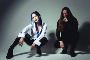 První kroky Alissy po odchodu z ARCH ENEMY mají alternativě rockové stopy 