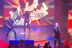 Podívejte se, jak Dave Rimmer (URIAH HEEP) zaskočil za basový pilíř JUDAS PRIEST Iana Hilla!