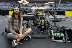 Sběratelé, buďte připraveni! Bývalý bubeník SLIPKNOT Jay Weinberg chystá prodej exkluzivních předmětů 