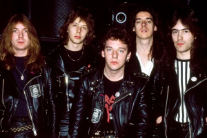 „Nebrat žádné zajatce!“ Příběh hymny, kterou IRON MAIDEN odehráli na každém koncertě