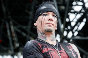  Kytarista DJ Ashba putoval za chlast do chládku