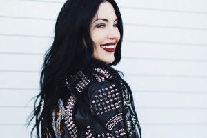 DOROTHY – Seznamte se s uhrančivou kráskou s maďarskou krví