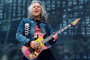 Trocha barevné psychedelie: Kirk Hammett z METALLICY uvádí nový klip