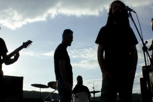 ARE YOU LOCAL? má venku premiérový klip "THERAPY"