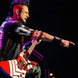 Five_Finger_Death_Punch (9)