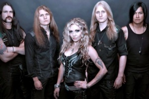 VIDEO: KOBRA AND THE LOTUS - „Black Velvet“