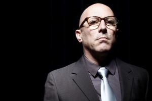 Poslechněte si: PUSCIFER - „Money Shot“