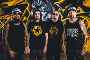 VIDEO: STILLWELL - „Raise It Up“