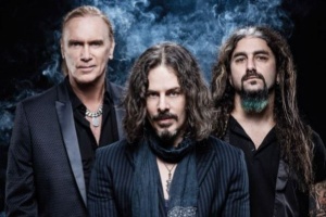 VIDEO: THE WINERY DOGS - „Fire“