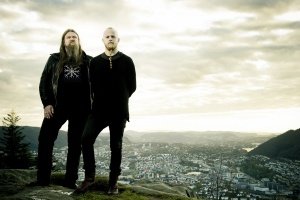 Poslechněte si debutové album norského projektu SKUGGSJÁ