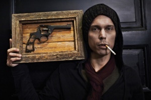 Poslechněte si, jak Ville Valo z HIM přezpíval klasiku od ABBY „Knowing Me Knowing You“
