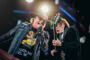 LIVE: AC/DC - Hells bells Axl jel!