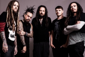 VIDEO: KORN – „A Different World“