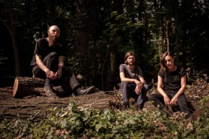Poslechněte si: ESBEN AND THE WITCH – „The Wolf´s Sun“