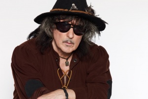 Ritchie Blackmore prozradil, kdo mu pomůže oživit hity RAINBOW a DEEP PURPLE