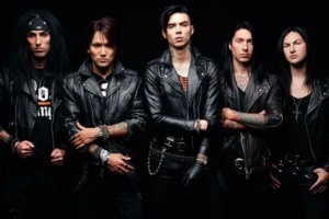 Mrkněte na obal prvního DVD BLACK VEIL BRIDES