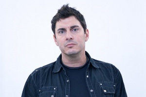 Zpěvák Johnny Gioeli dělá na své sólové prvotině