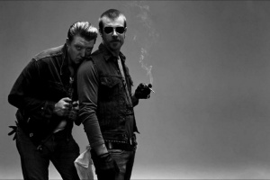 Teroristé na koncertě EAGLES OF DEATH METAL povraždili až 120 lidí