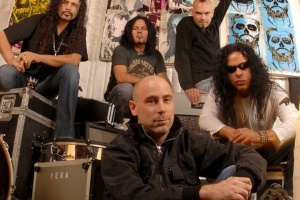Svatí pochodují v rytmu ARMORED SAINT