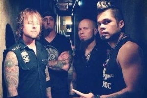 Poslechněte si: DROWNING POOL - „Hell to Pay“