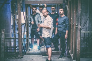 COCOTTE MINUTE na utajeném koncertě natočili nové album
