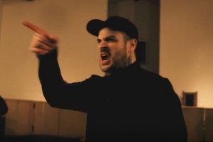 EMMURE vztyčují vlajku bestie
