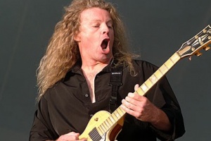 Roland Grapow vydá s MASTERPLAN desku písní HELLOWEEN