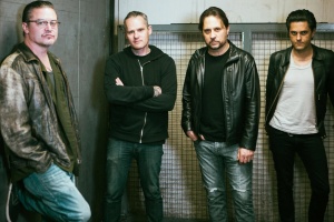 Nový klip DEAD CROSS: Kněžský klub rváčů, hostie v rozkroku a chlapecký porod