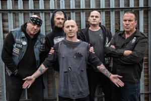 Policejní brutalita v klipu DISCHARGE