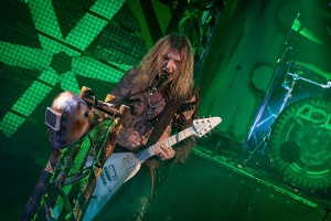 DOGA rozjela svou fabriku rock’n’rollu. Novou show přiveze i na Ostravu v plamenech.